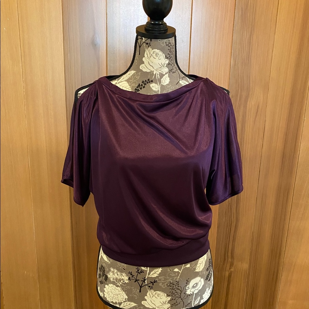 Purple blouse with open slit on the sleeves
